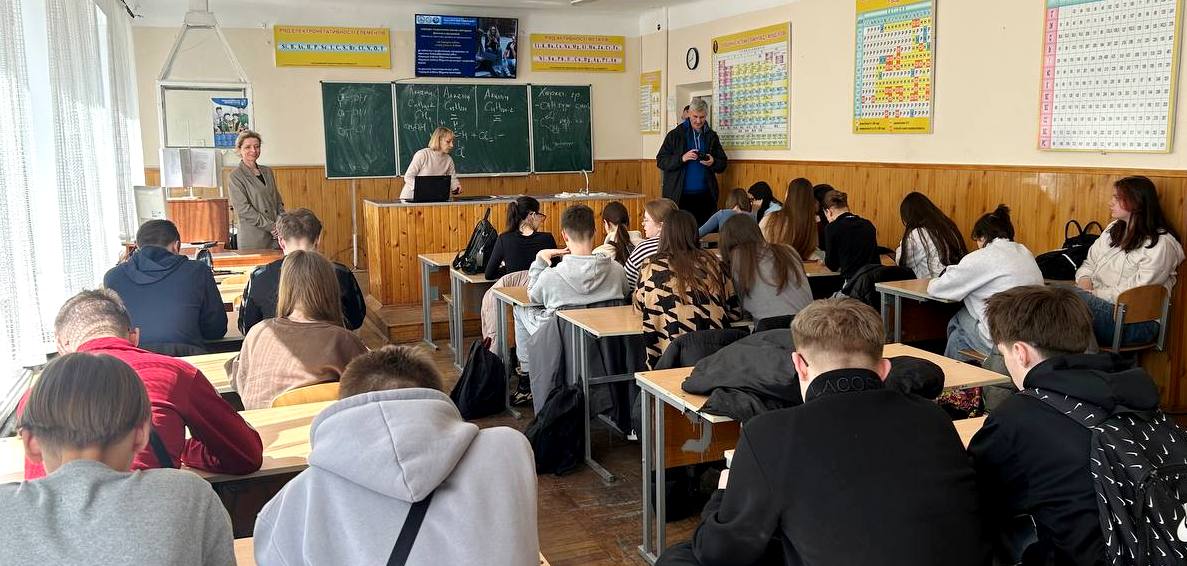 Надія Грабик та Гулька Ольга розповідають про навчання за освітніми програмами Середня освіта (Фізична культура) та Середня освіта (Фізична культура і спртивні танці).jpg